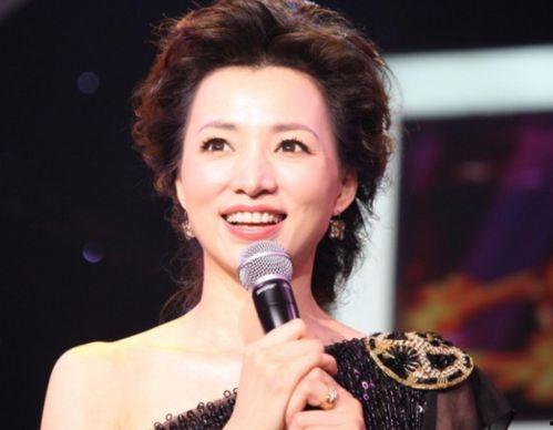 董卿父母爆料视频播放时间,背后故事引关注